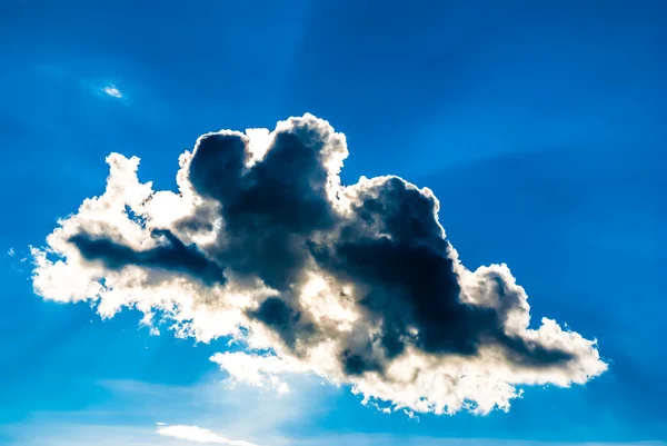 Cielo dramático y nubes al atardecer —  Fotos de Stock