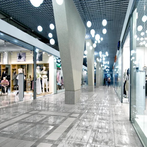 Interior de um shopping — Fotografia de Stock