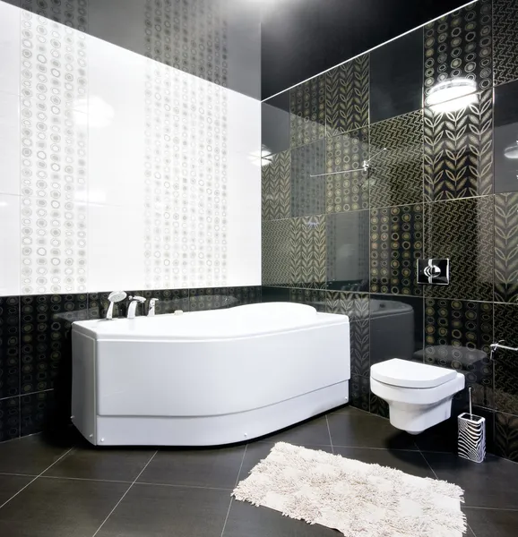 Nuevo interior de baño en blanco y negro — Foto de Stock