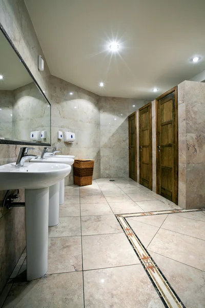 Openbare toilet interieur — Stockfoto