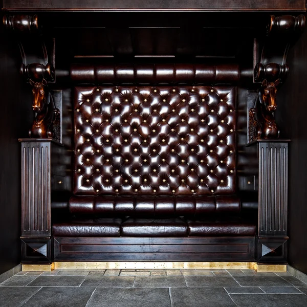 Luxury entrance hall with textured leather sofa — Stock Photo, Image