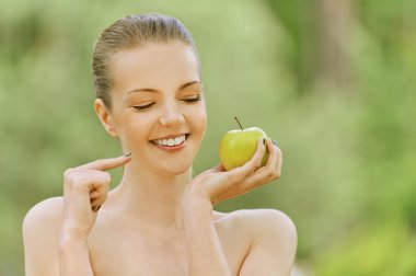 elma noktalarda genç kadın