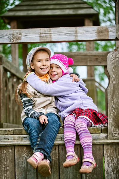 Girl-preschooler laughs and plays — Stock Photo, Image