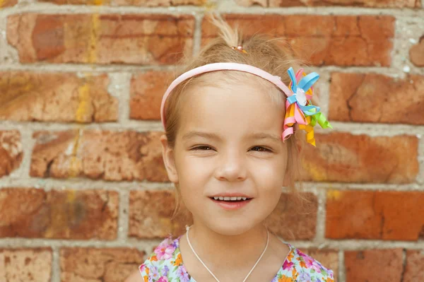 Mooie kleine meisje close-up — Stockfoto