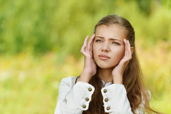 Head hurts young beautiful woman — Stock Image Head hurts young beautiful woman Stock Picture