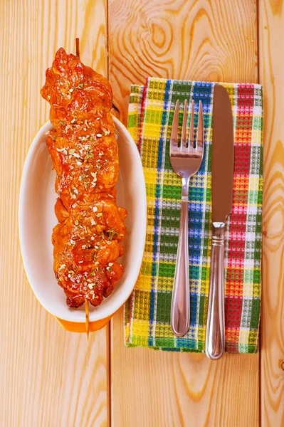 Vepřový kebab na desce — Stock fotografie