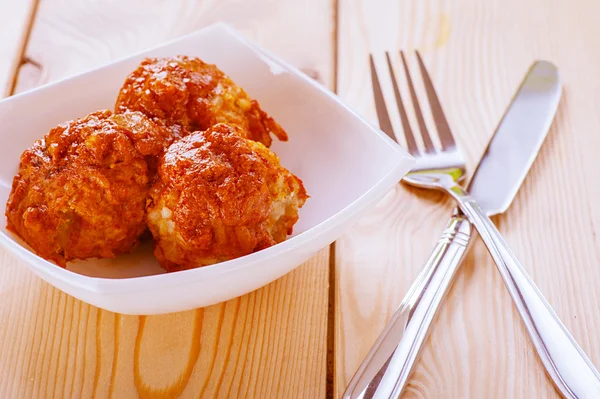 Albóndigas en plato blanco — Foto de Stock