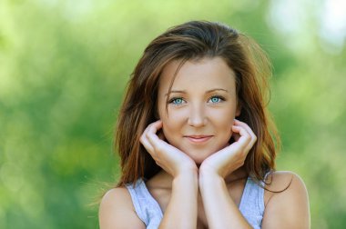 güzel genç gülümseyen yakın çekim