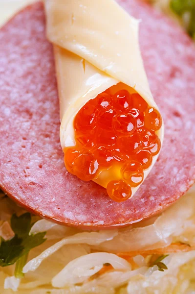 Caviar envolto em queijo — Fotografia de Stock