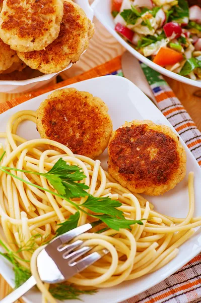 Meat patties and pasta — Stock Photo, Image