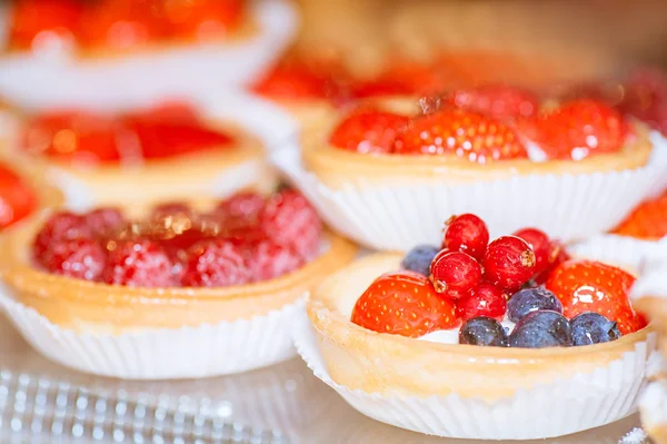 Tartlets with berries — Stock Photo, Image