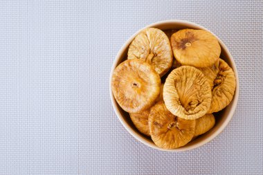 kuru incir ile plaka