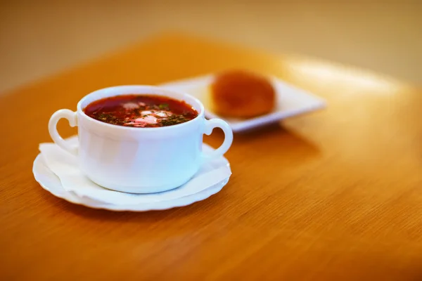 Beetroot soup with dumplings — Stock Photo, Image