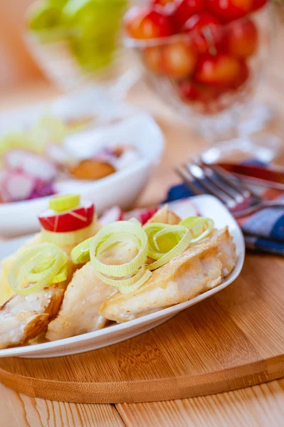 Balık fileto soğan ile — Stok fotoğraf
