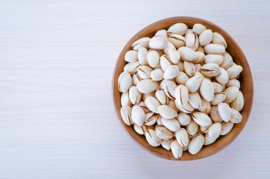 ahşap kase tuzlu fıstık