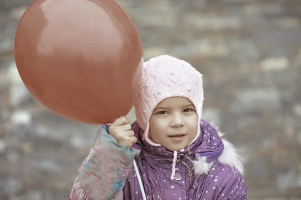 Little girl with red balloon — Stock Photo, Image