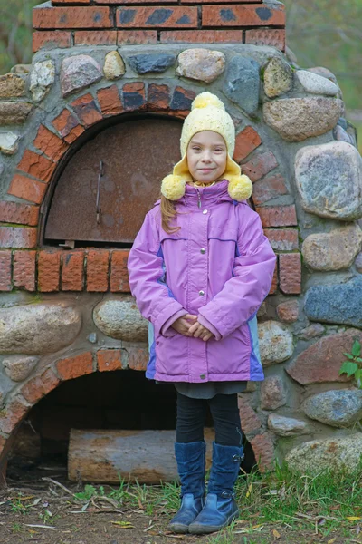 Little girl about stove — Stock Photo, Image