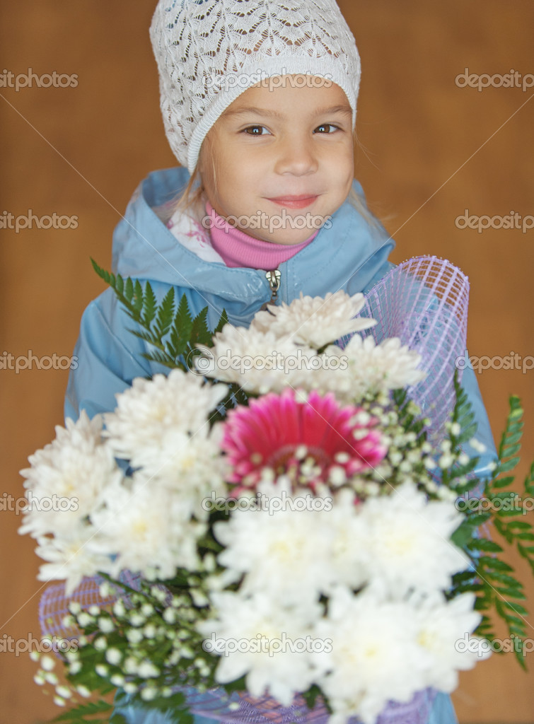 花の花束を持つ女の子 ストック写真 C Bestphotostudio