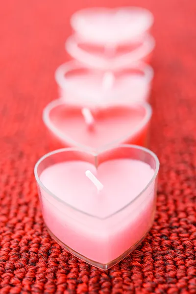 Roze kaarsen in vorm van hart — Stockfoto