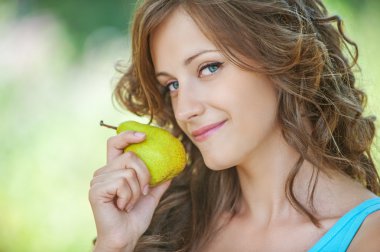 Armut tutan kadın portresi