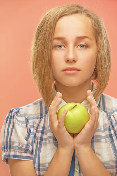 Girl with green apple — Stock Photo, Image