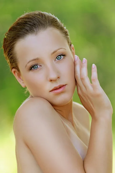 Beautiful young woman — Stock Photo, Image