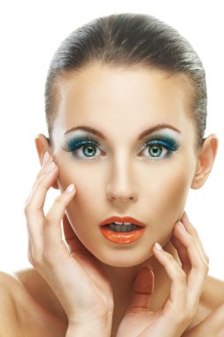 çekici genç bir kadın