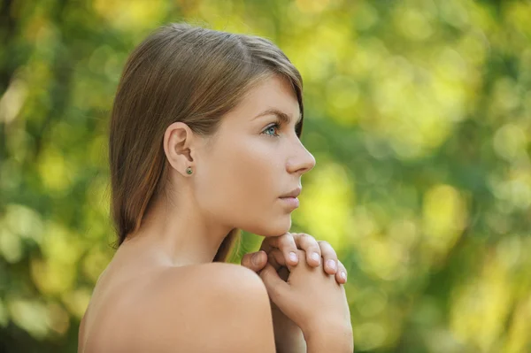 Beautiful young woman close up in profile — Stock Photo, Image