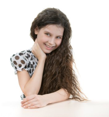 Masanın arkasında güzel bir kız