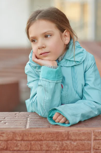 Menina em casaco azul — Fotografia de Stock