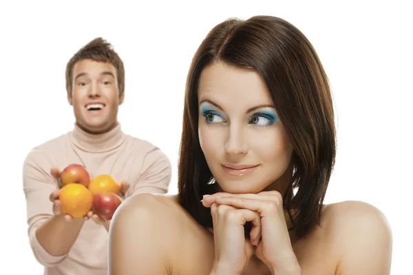 Young couple with apple — Stock Photo, Image