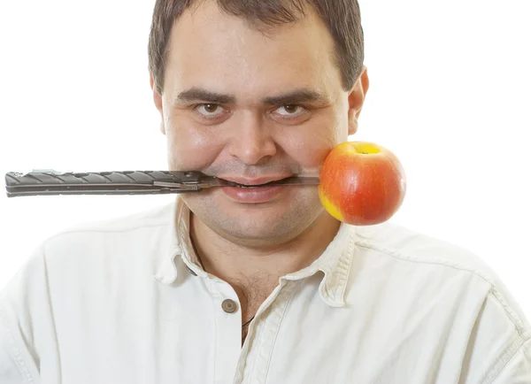 Mann mit Messer und Apfel — Stockfoto