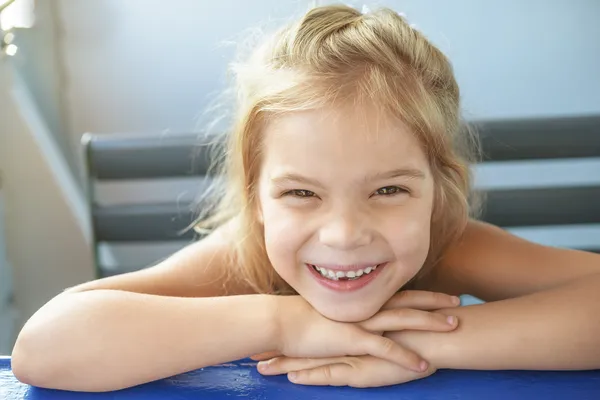 Menina-pré-escolar feliz — Fotografia de Stock