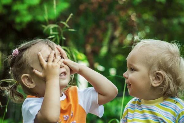 Zwei Schwestern — Stockfoto