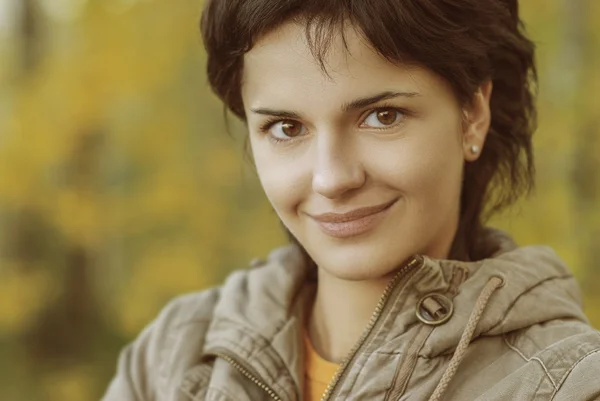 Girl in autumn wood — Stock Photo, Image