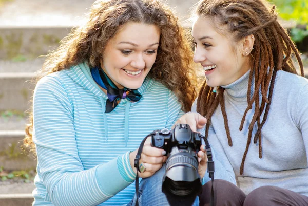 Iki güzel kız portresi — Stok fotoğraf