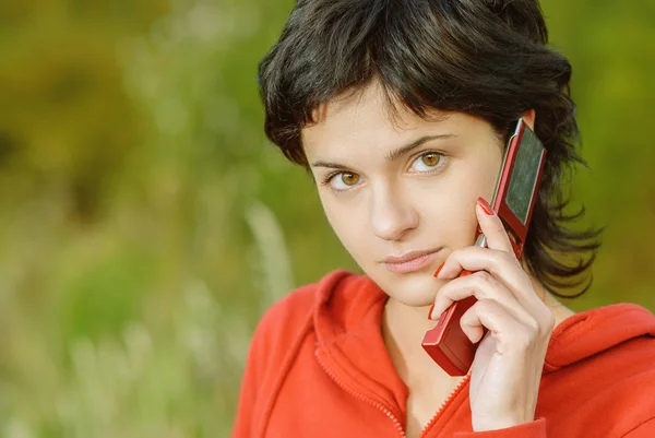 Girl in park speaks by phone — Stock Photo, Image