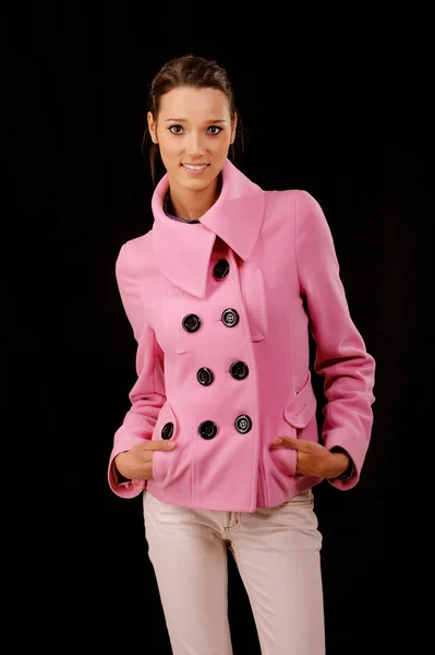 Mulher de casaco curto rosa e calças brancas — Fotografia de Stock