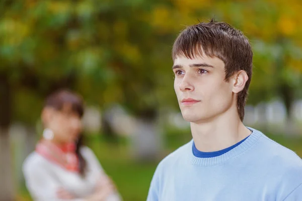 Jonge man en vrouw — Stockfoto