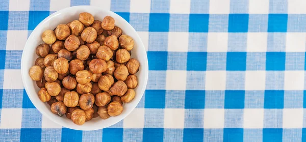 Closeup bowl many peeled hazelnuts — Stock Photo, Image