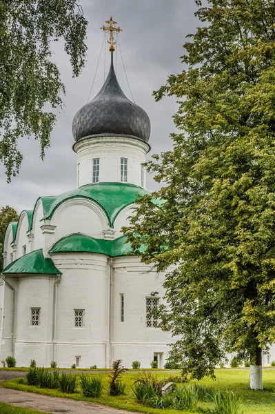 Catedral de la Trinidad en la aldea de alexandrovskaya — 图库照片