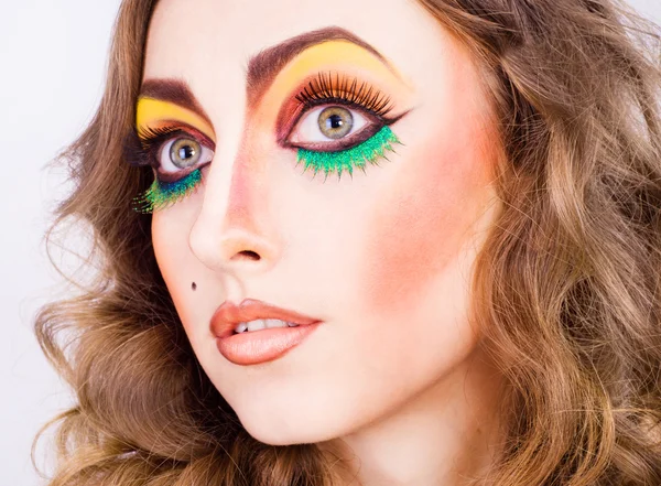 Retrato de modelo de mujer de moda con maquillaje brillante belleza — Foto de Stock