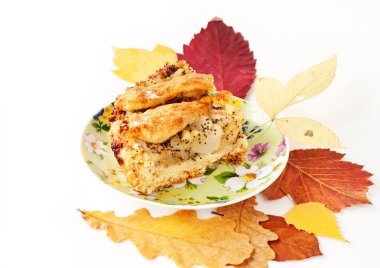 sonbahar yaprakları ile elma ve armut pasta