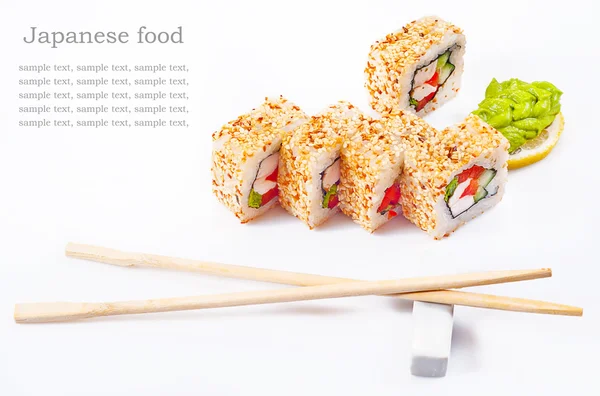 Sushi roll with sesame, sweet pepper, cucumber and wasabi — Stock Photo, Image