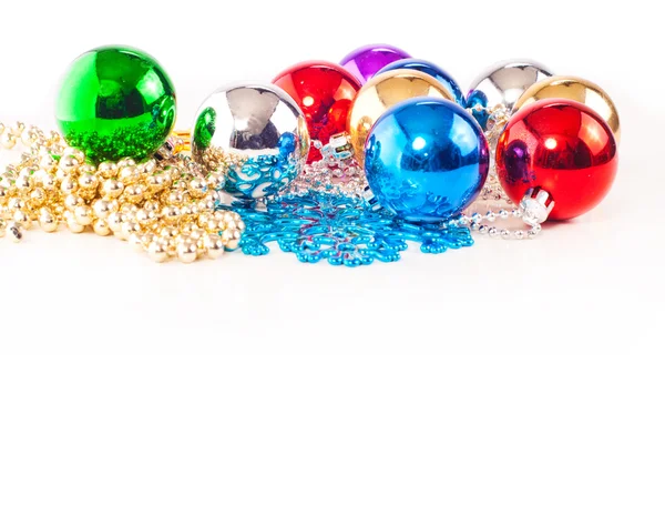 Nieuwjaar achtergrond met kleurrijke decoratie ballen — Stockfoto