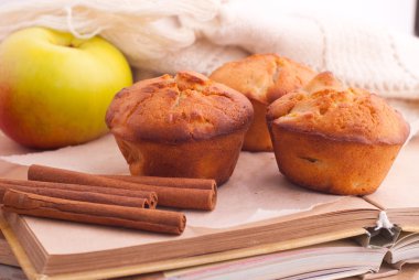 Muffins elma ve tarçın ile
