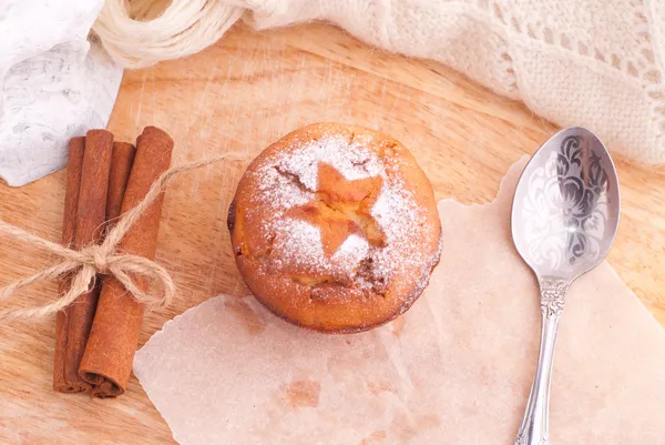 Muffin dengan kayu manis dan gula icing — Stok Foto