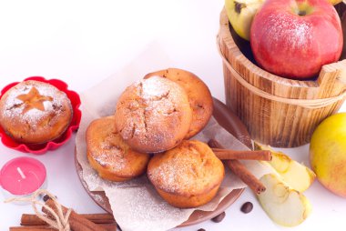 Muffins elma ve tarçın ile