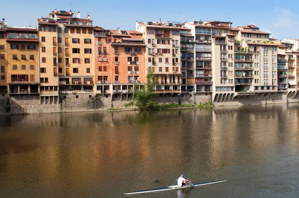 Orilla del río Arno en Florencia , — Foto de Stock