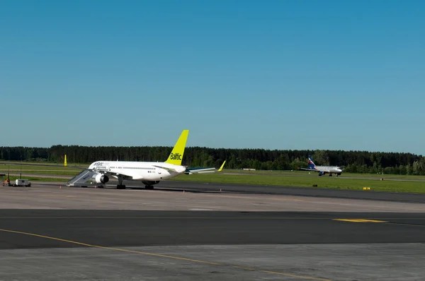 Avion à Aéroport international de Riga (RIX), Lettonie — Photo